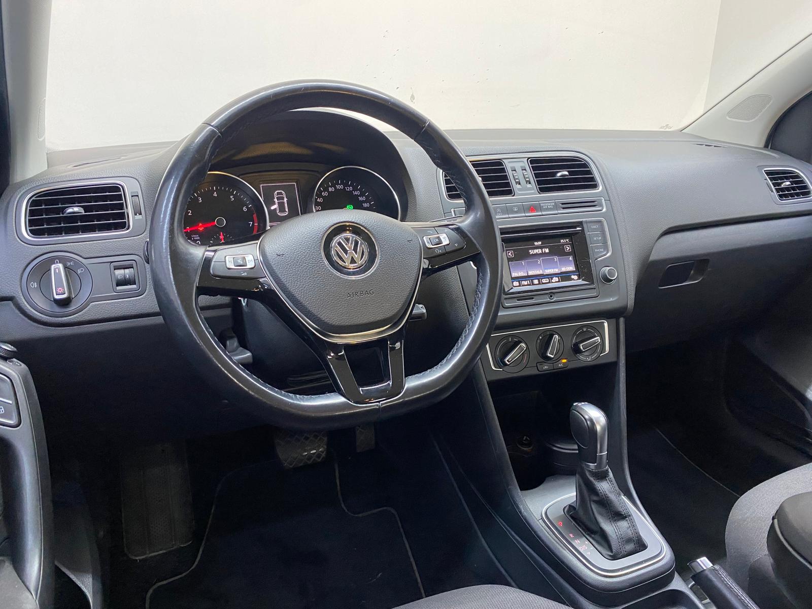 VOLKSWAGEN POLO 21